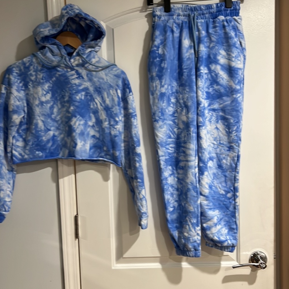 Crops top and joggers set